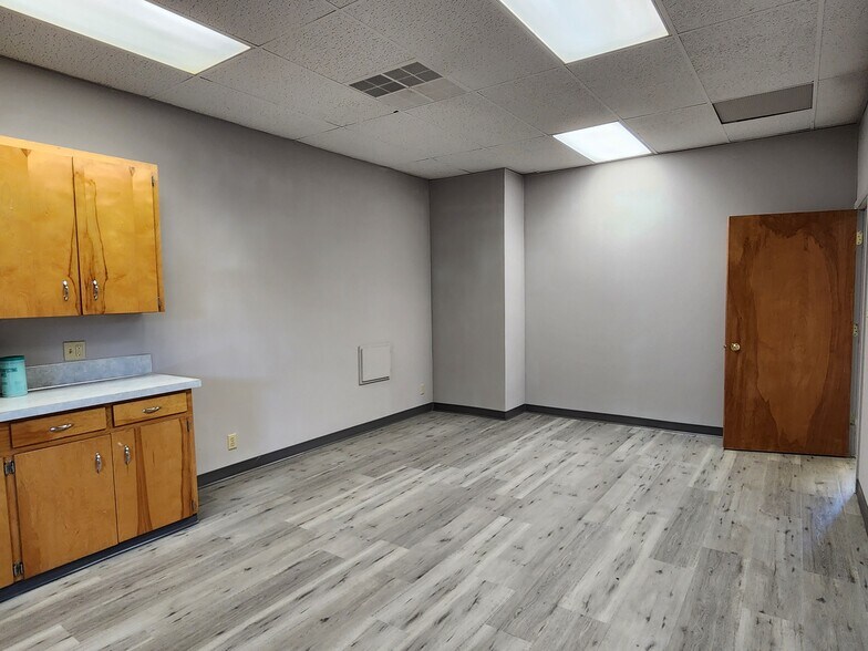 More Photos Of 720 6th St, Clarkston Medical For Lease