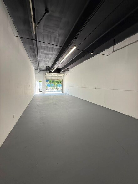 More Photos Of 3273-3289 Lake Worth Rd, Palm Springs Warehouse For Lease