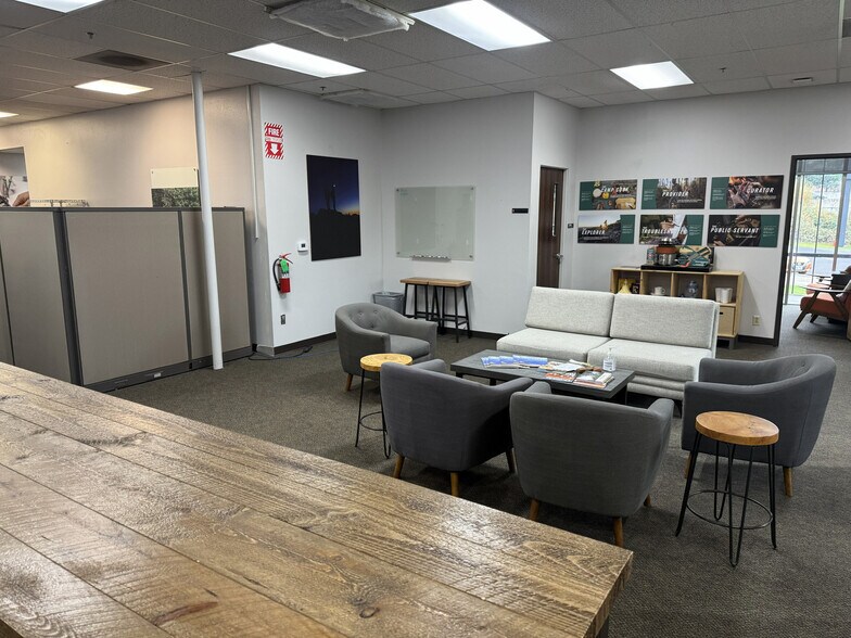 More Photos Of 14200 SW 72nd Ave, Portland Warehouse For Sale