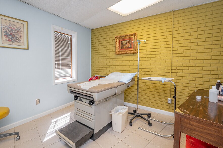 More Photos Of 730 Memorial Dr, Bessemer Medical For Sale