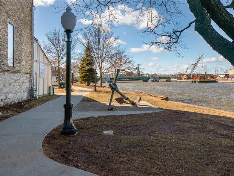 More Photos Of 812-814 S 8th St, Manitowoc Office Residential For Sale