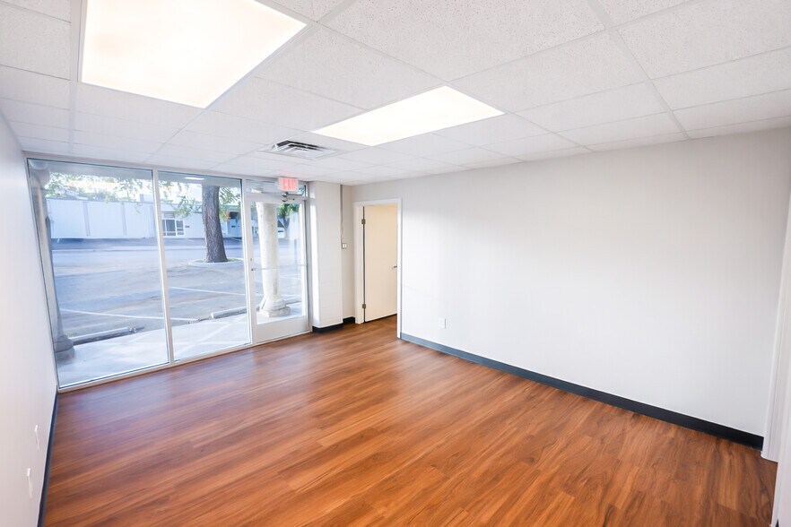 More Photos Of 11720 Warfield St, San Antonio Light Manufacturing For Lease