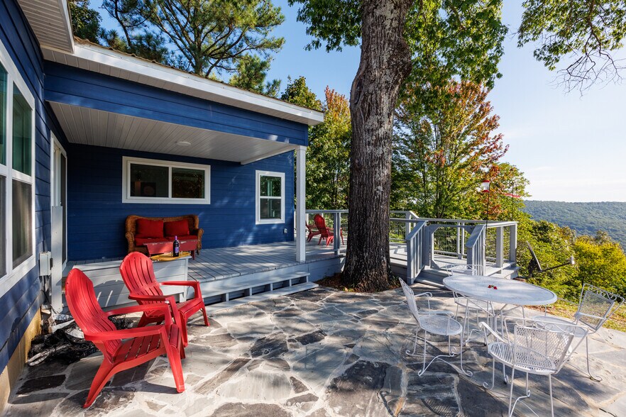 More Photos Of 21588 HWY 71, Winslow General Retail For Sale