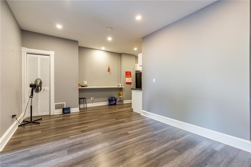 More Photos Of 21 Bold St, Hamilton Office Residential For Sale