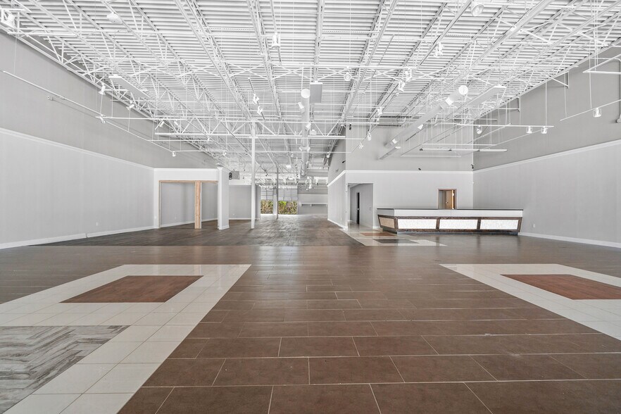 More Photos Of 1999 Mall Of Georgia Blvd, Buford Storefront For Sale
