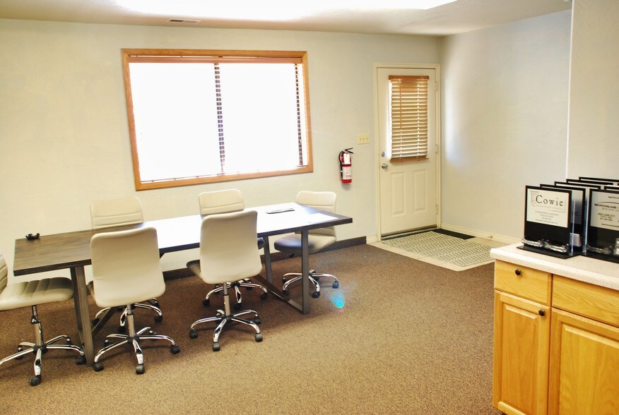 More Photos Of 1455-1463 W Center St, Orem Showroom For Lease