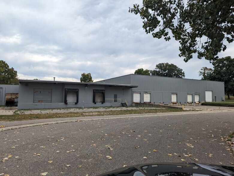 More Photos Of 126 Avenue C, Springfield Manufacturing For Lease