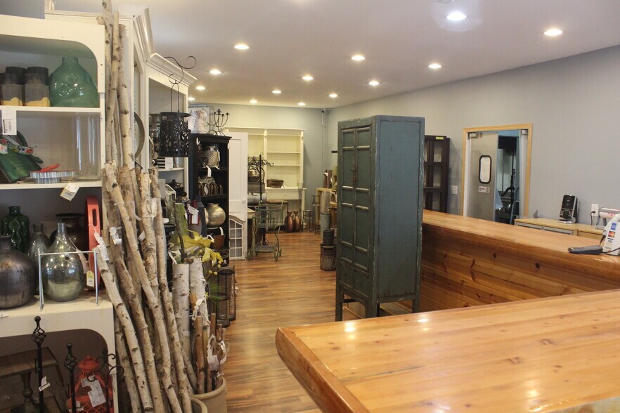 More Photos Of 80920 County Road 46, Hayward Showroom For Sale