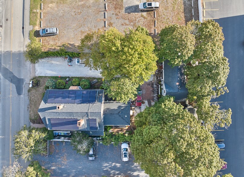 More Photos Of 35 Pleasant St, Hyannis Specialty For Sale