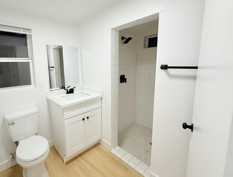 More Photos Of 132-138 W Ramona St, Ventura Apartments For Sale