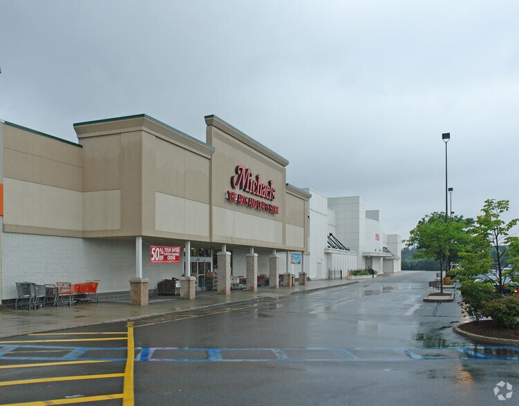 Primary Photo Of 1250 Corporate Dr, Westbury Unknown For Lease