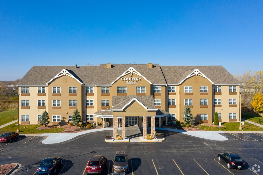 More Photos Of 121 Merwin Way, Fond Du Lac Hotel For Sale