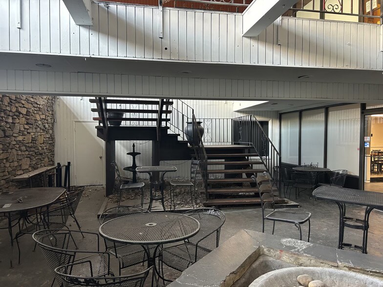 More Photos Of 321 N Main St, Hendersonville Restaurant For Lease