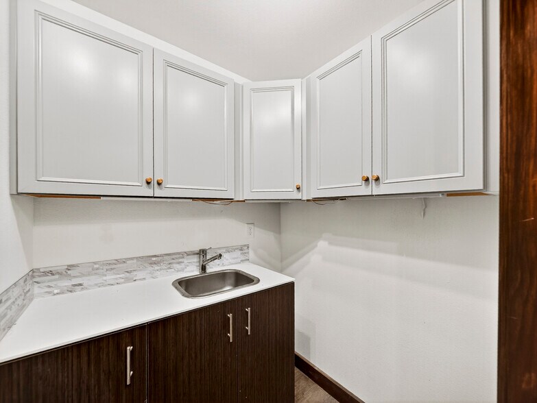 More Photos Of 612 N Third Street, Princeton Office For Sale