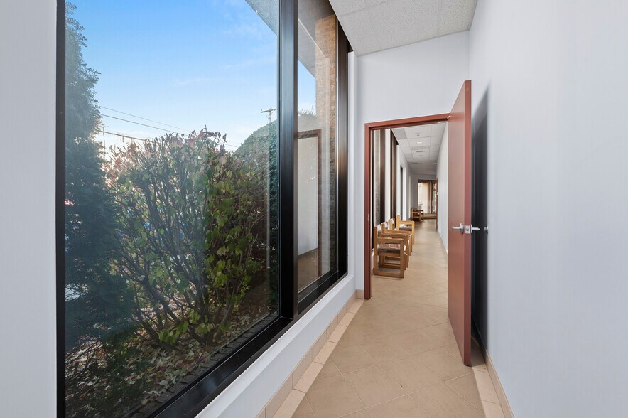 More Photos Of 84 Rue Court, Granby Medical For Sale