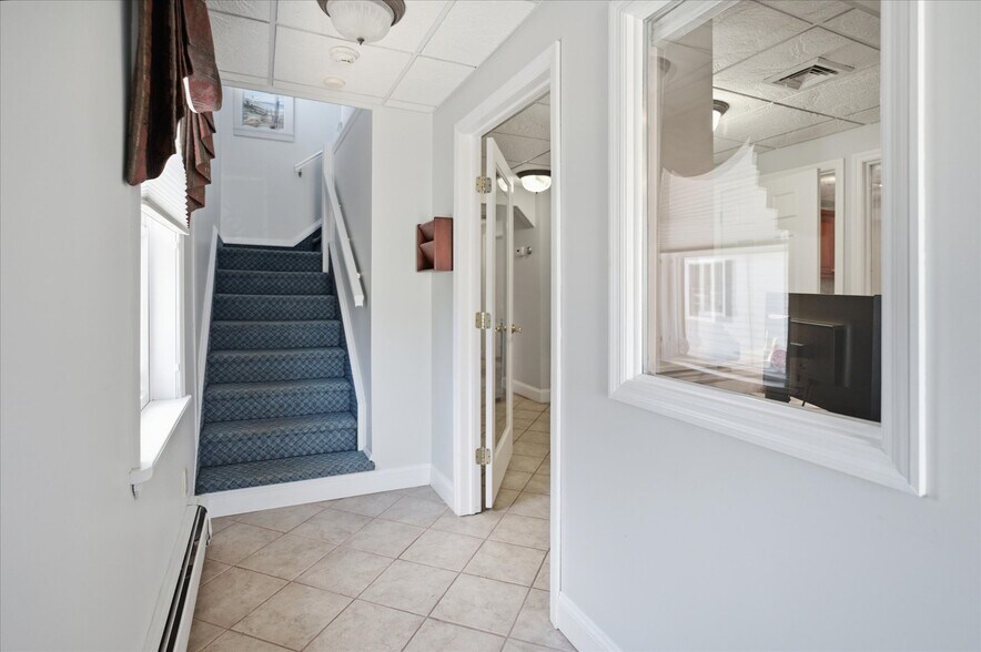 More Photos Of 20 Manor Rd, Smithtown Office For Sale