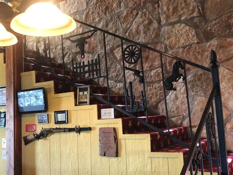 More Photos Of 401 US Highway 67, Santa Anna Hotel For Sale