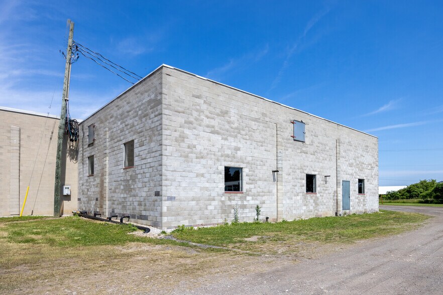 More Photos Of 324 County Road 34, Kingsville Manufacturing For Sale