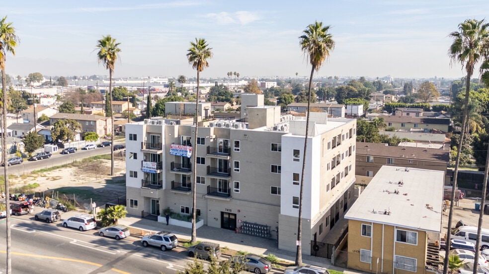 More Photos Of 7410 Avalon Blvd, Los Angeles Apartments For Sale