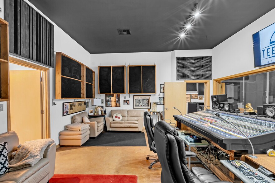 More Photos Of 1431 E 3rd St, Tulsa Specialty For Sale