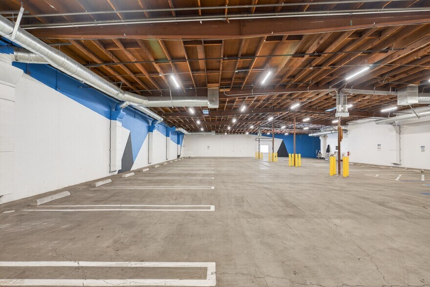 More Photos Of 1322-1326 Obispo Ave, Long Beach Warehouse For Lease