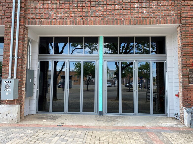 More Photos Of 2612-2614 Main St, Dallas Storefront For Lease
