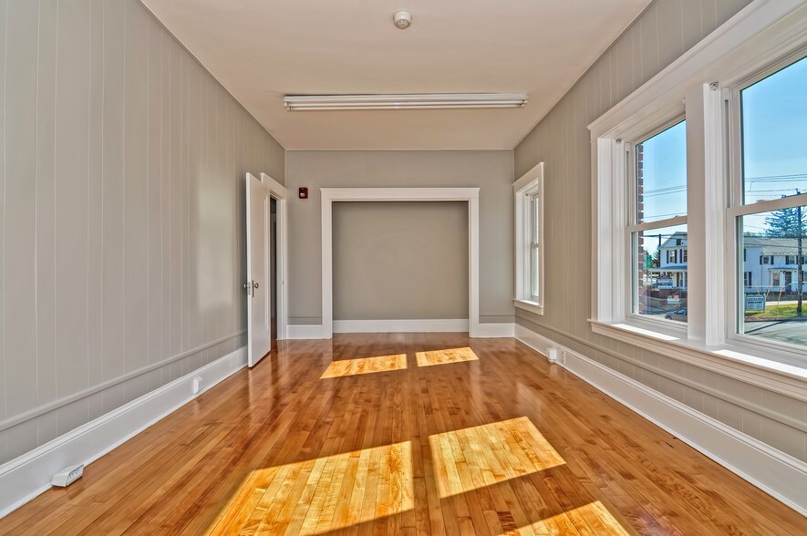 More Photos Of 1078 Main St, Leicester Coworking Space