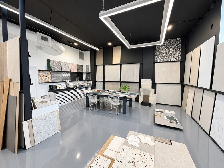 More Photos Of 261 NW 71st St, Miami Showroom For Sale