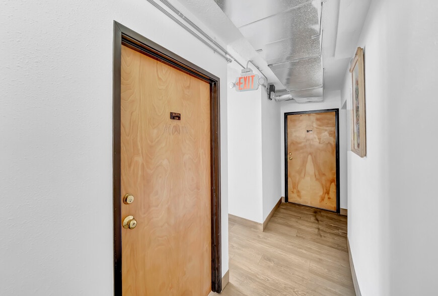 More Photos Of 1926 S Main St, Santa Ana Office For Lease