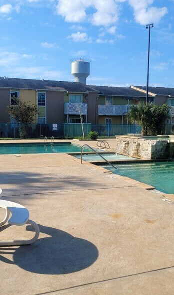 More Photos Of 12803 Northborough Dr, Houston Apartments For Sale