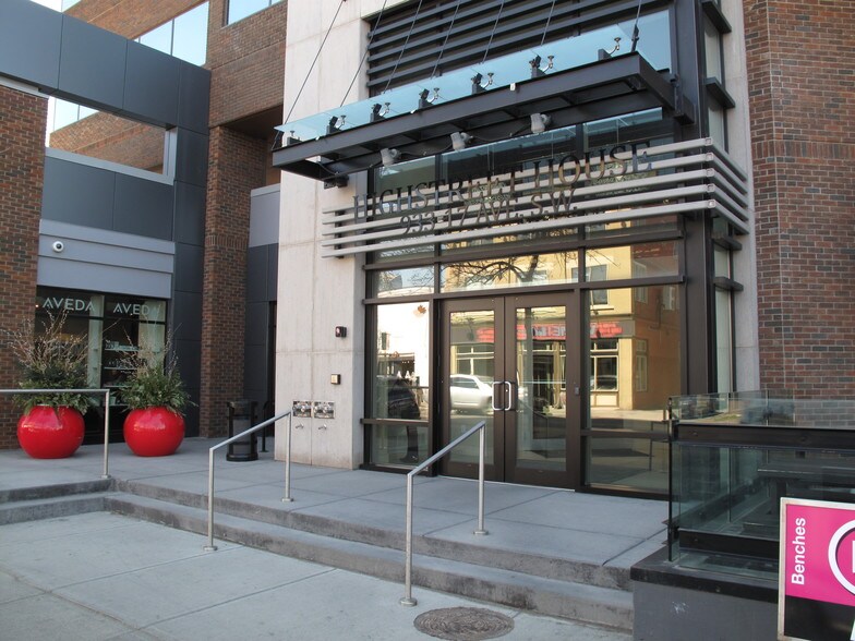 More Photos Of 933 17th Ave SW, Calgary Office For Lease