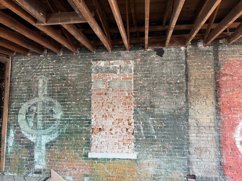 More Photos Of 120 S Main St, Joplin General Retail For Sale