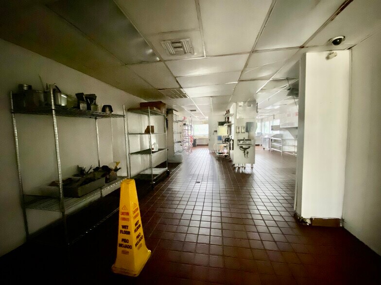 More Photos Of 6767 W Port Arthur Rd, Port Arthur Fast Food For Lease