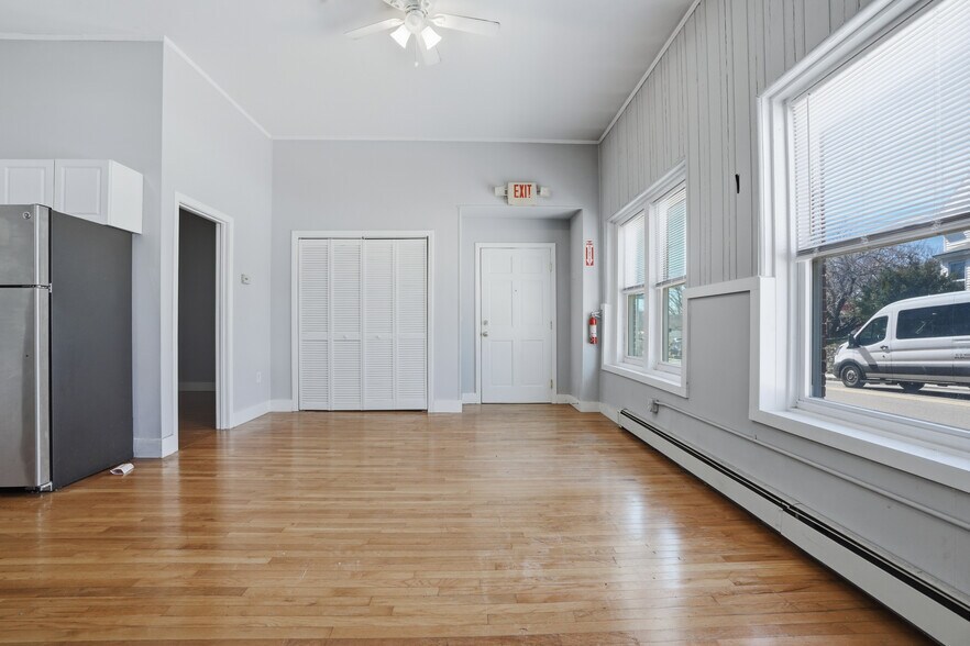 More Photos Of 632 Fall River Ave, Seekonk Apartments For Sale