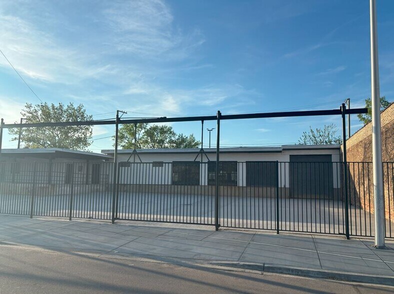 More Photos Of 2048 W Hubbard St, Chicago Showroom For Lease