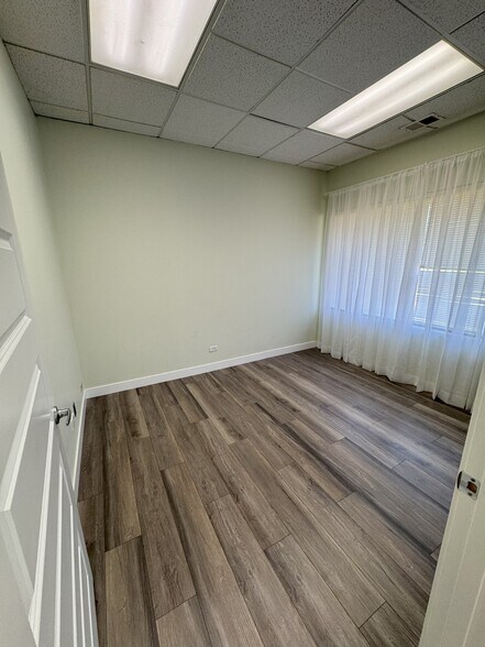 More Photos Of 939 N Plum Grove Rd, Schaumburg Medical For Lease