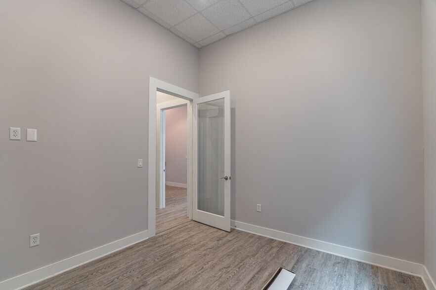 More Photos Of 350 Nursery Rd, Spring Medical For Lease
