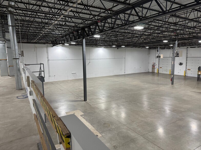 More Photos Of 1605 Rock Creek Blvd, Joliet Distribution For Lease
