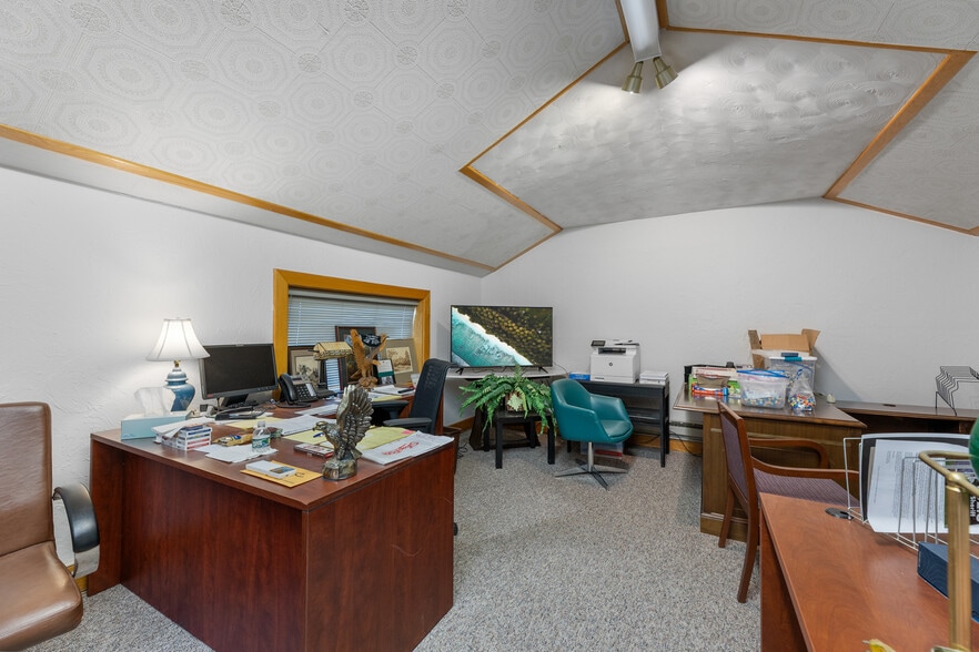 More Photos Of 84 Park Ave, Flemington Office For Lease