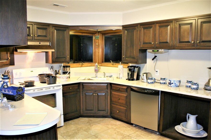 More Photos Of 10 Brick Row Ext, Athens Restaurant For Sale