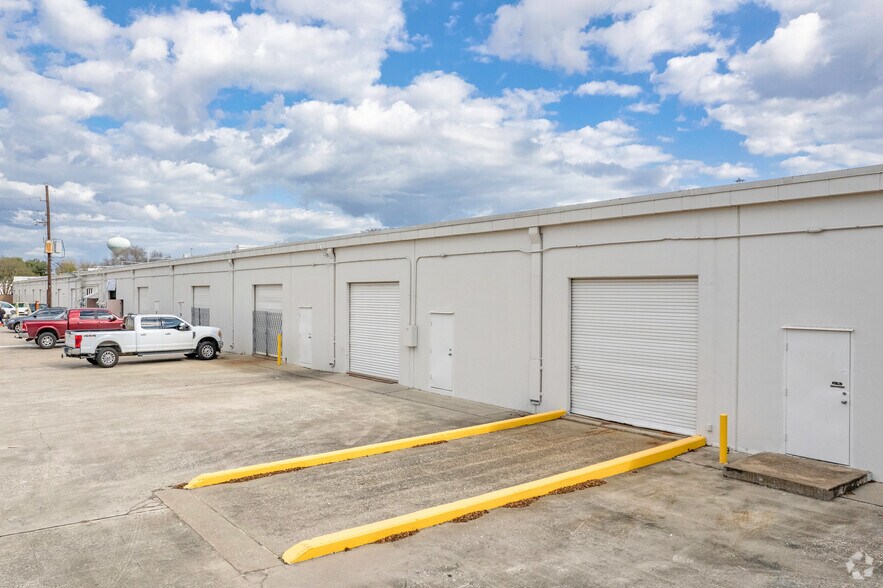 More Photos Of 15603 W Hardy Rd, Houston Unknown For Lease