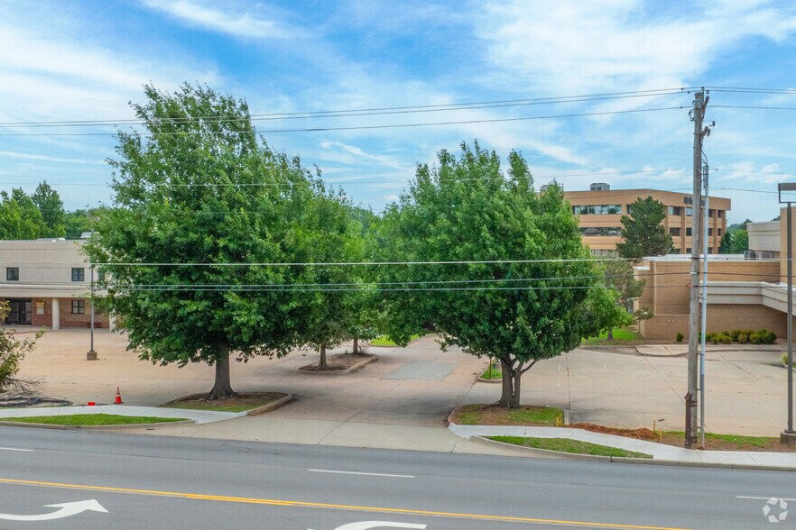 More Photos Of 230 N Midwest Blvd, Oklahoma City Medical For Sale