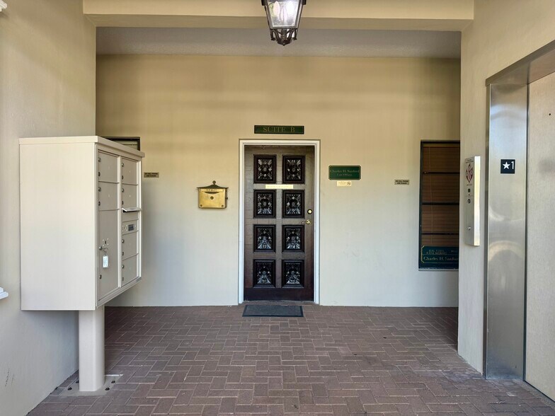 More Photos Of 3003 Cardinal Dr, Vero Beach Office For Sale