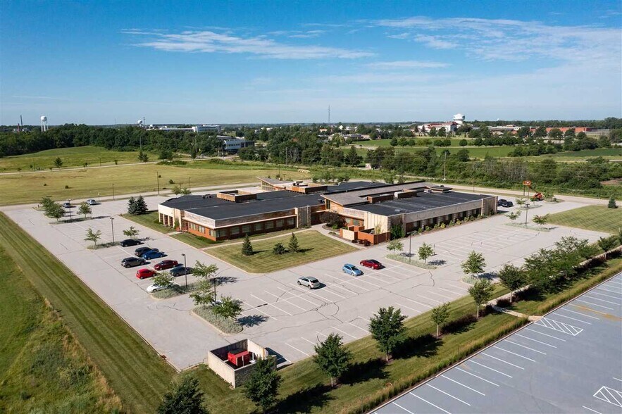 More Photos Of 3273 Ridgeway Dr, Coralville Office For Lease