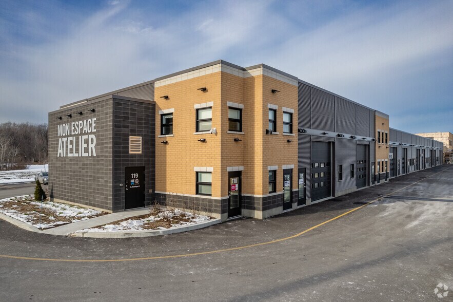 More Photos Of 3350 Rue de l'Aéroport, Mascouche Distribution For Lease