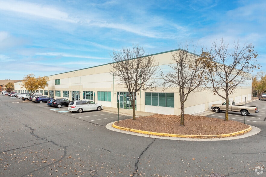 More Photos Of 12155-12215 Livingston Rd, Manassas Warehouse For Lease