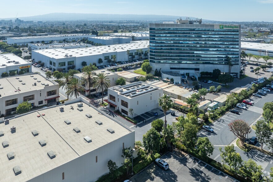 More Photos Of 19815 Hamilton Ave, Torrance Warehouse For Lease