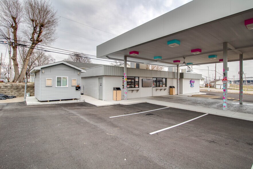 More Photos Of 711 S Central Ave, Roxana General Retail For Sale