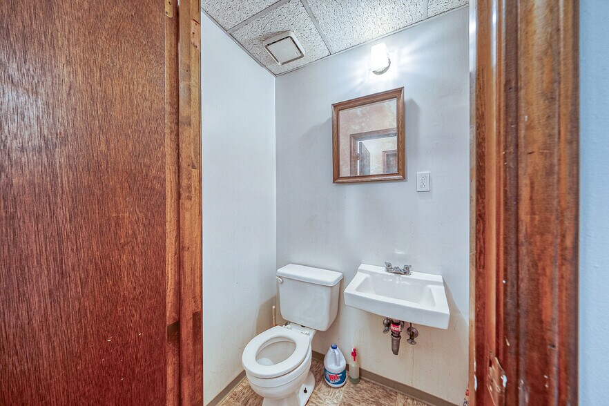 More Photos Of 936 Broadway, Pitcairn Restaurant For Sale