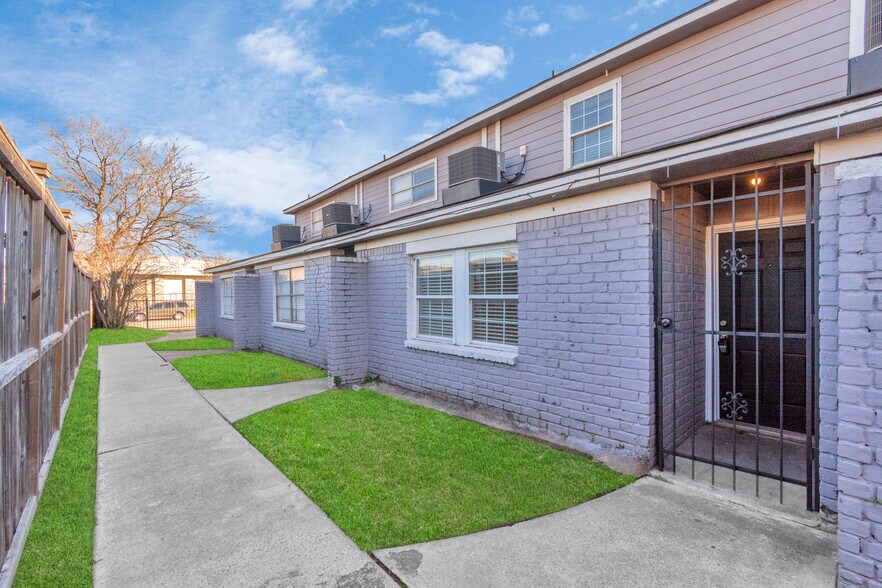 More Photos Of 6659 Brittmoore rd, Houston Multifamily For Sale